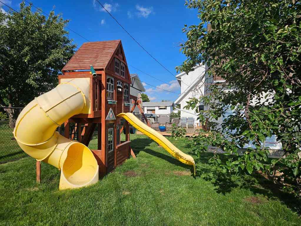 MLS® A2265546 - 10600 106 Avenue  in NONE Fairview, Residential