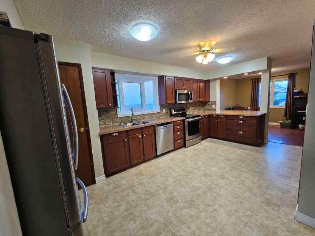 MLS® A2265546 - 10600 106 Avenue  in NONE Fairview, Residential