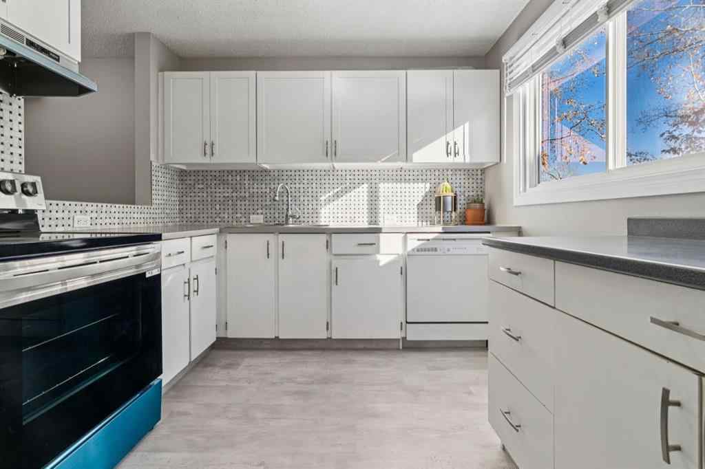 MLS® A2265548 - Unit #15 4810 40 Avenue SW in Glamorgan Calgary, Residential