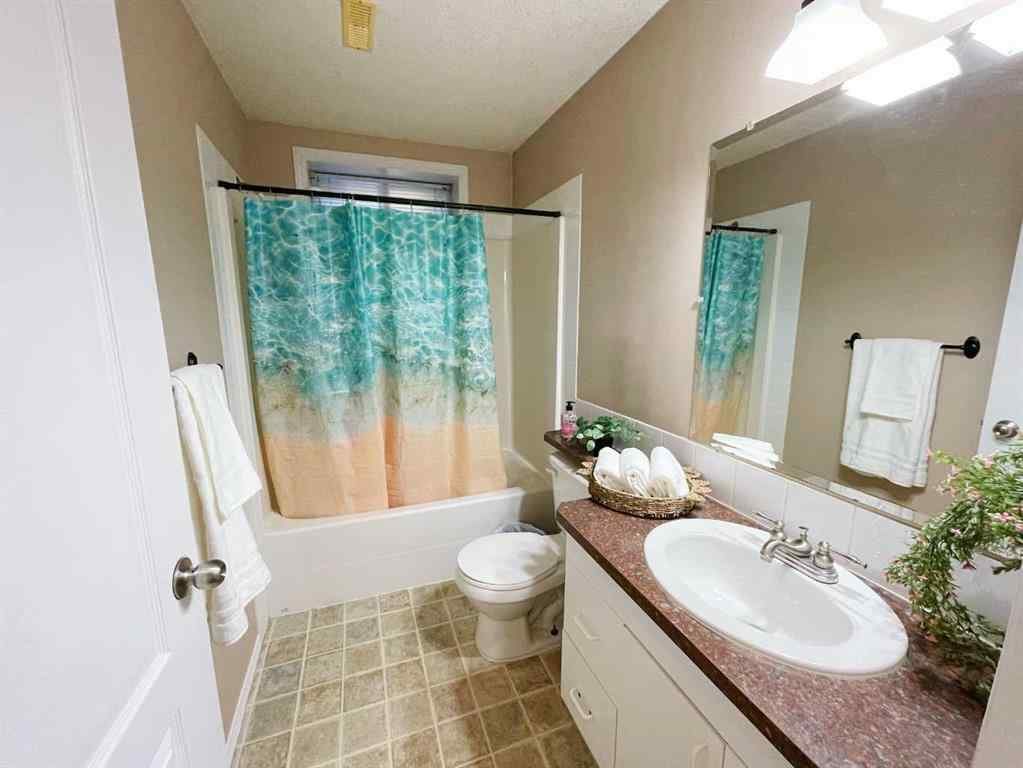 MLS® A2265550 - 221 Coulee Creek Manor  in Southgate Lethbridge, Residential