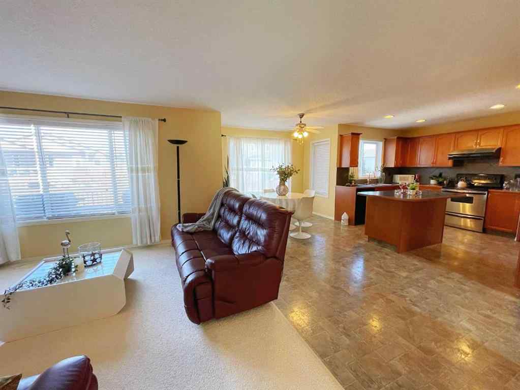 MLS® A2265550 - 221 Coulee Creek Manor  in Southgate Lethbridge, Residential