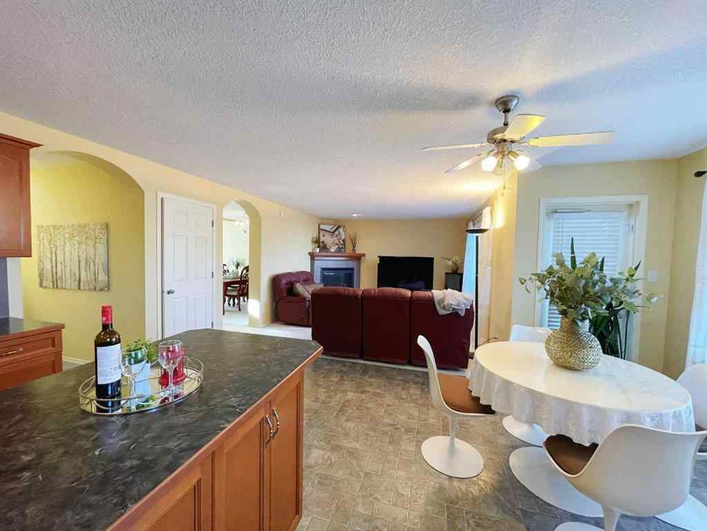 MLS® A2265550 - 221 Coulee Creek Manor  in Southgate Lethbridge, Residential