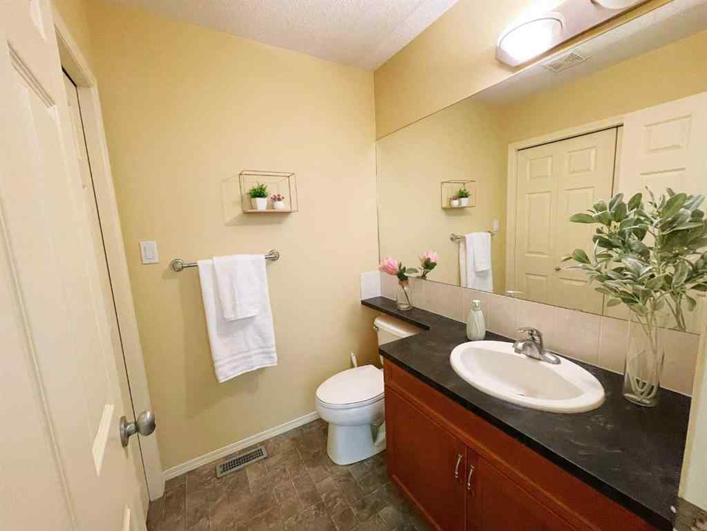 MLS® A2265550 - 221 Coulee Creek Manor  in Southgate Lethbridge, Residential