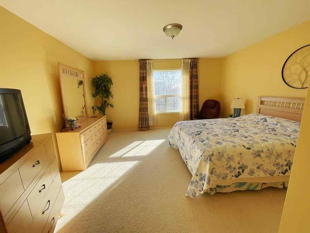 MLS® A2265550 - 221 Coulee Creek Manor  in Southgate Lethbridge, Residential