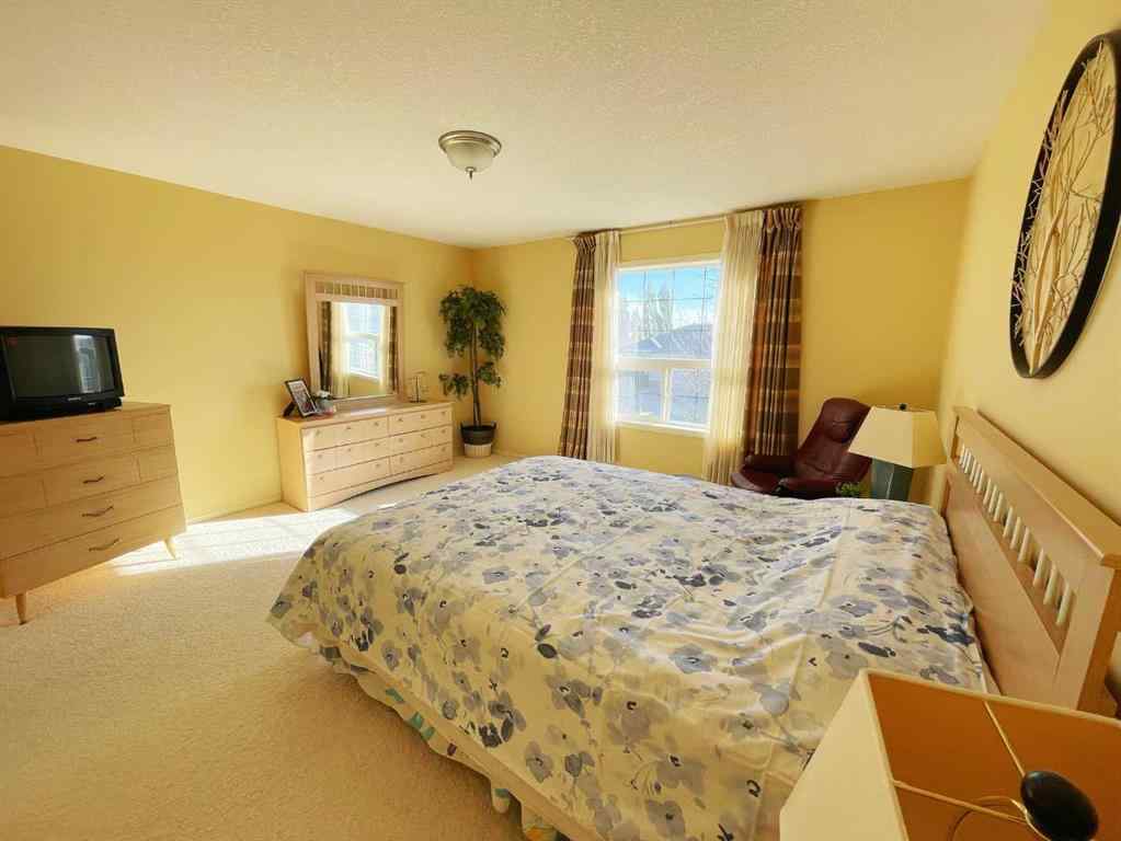 MLS® A2265550 - 221 Coulee Creek Manor  in Southgate Lethbridge, Residential