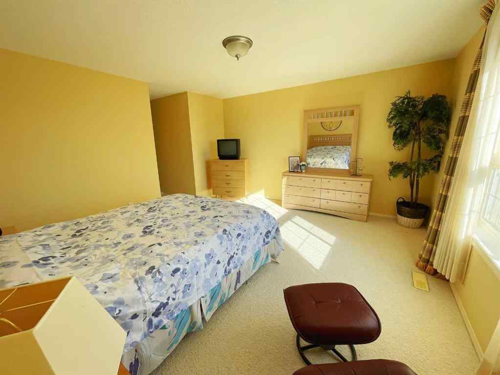 MLS® A2265550 - 221 Coulee Creek Manor  in Southgate Lethbridge, Residential