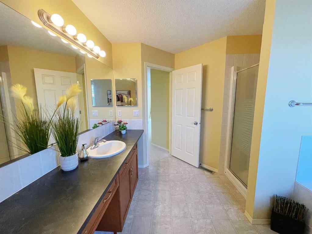 MLS® A2265550 - 221 Coulee Creek Manor  in Southgate Lethbridge, Residential