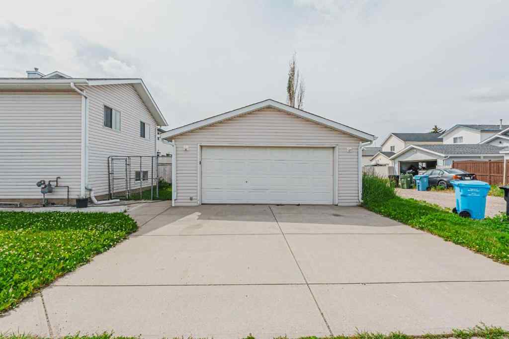 MLS® A2265554 - 96 Appleside Close SE in Applewood Park Calgary, Residential