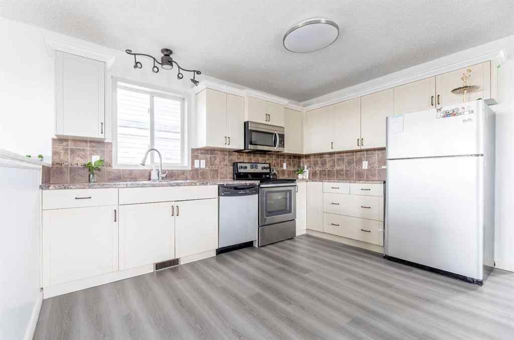 MLS® A2265554 - 96 Appleside Close SE in Applewood Park Calgary, Residential