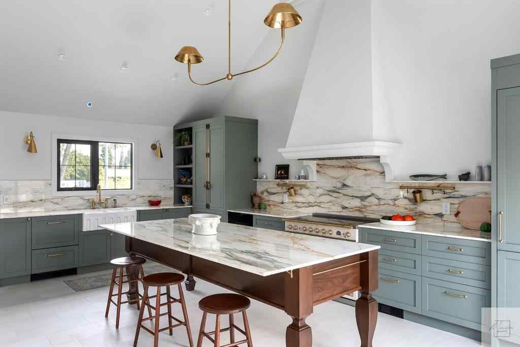 MLS® A2265555 - 1011 Lake Wapta Way SE in Lake Bonavista Calgary, Residential