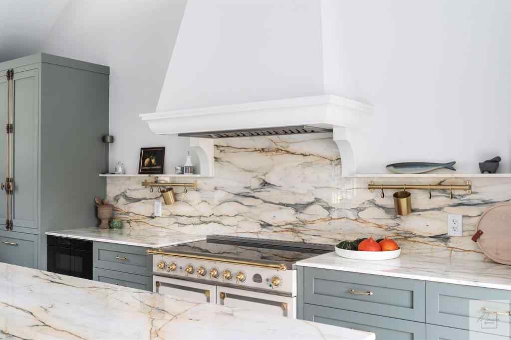 MLS® A2265555 - 1011 Lake Wapta Way SE in Lake Bonavista Calgary, Residential