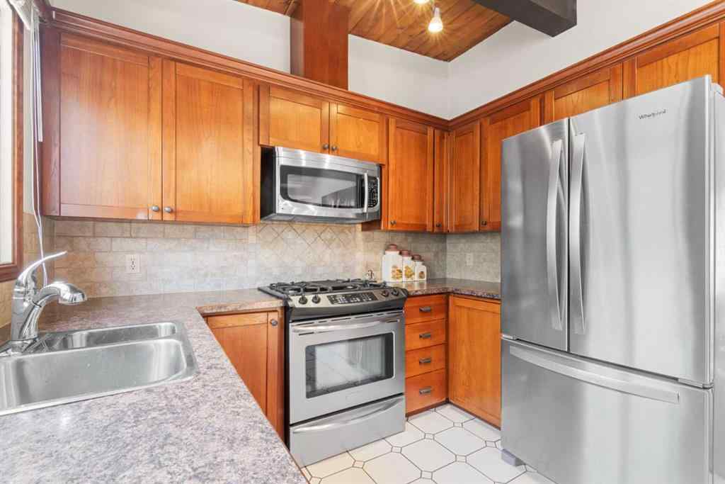 MLS® A2265566 - 612 56 Avenue SW in Windsor Park Calgary, Residential