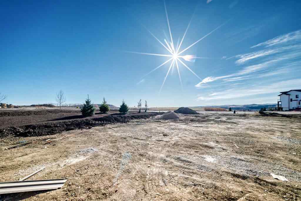 MLS® A2265581 - 524 Heritage Boulevard  in Heritage Hills Cochrane, Residential