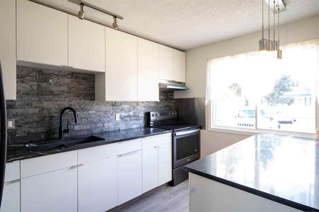 MLS® A2265583 - 212 Georgian Villas NE in Marlborough Park Calgary, Residential