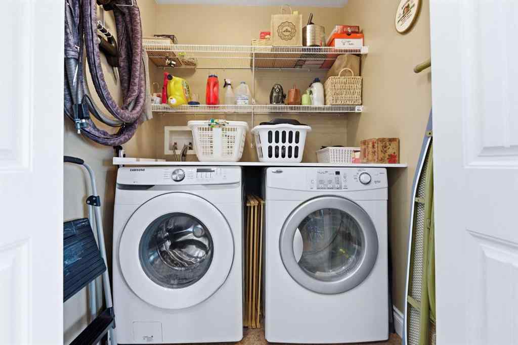 MLS® A2265586 - 184 Jenner Crescent  in Johnstone Crossing Red Deer, Residential