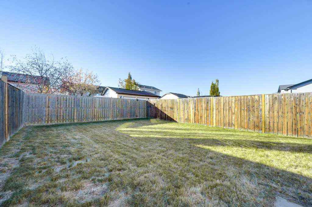 MLS® A2265593 - 21 Piper Close  in Panorama Estates Blackfalds, Residential