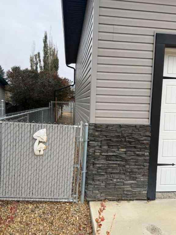 MLS® A2265600 - 656 Hunter Drive  in Nacmine Drumheller, Residential