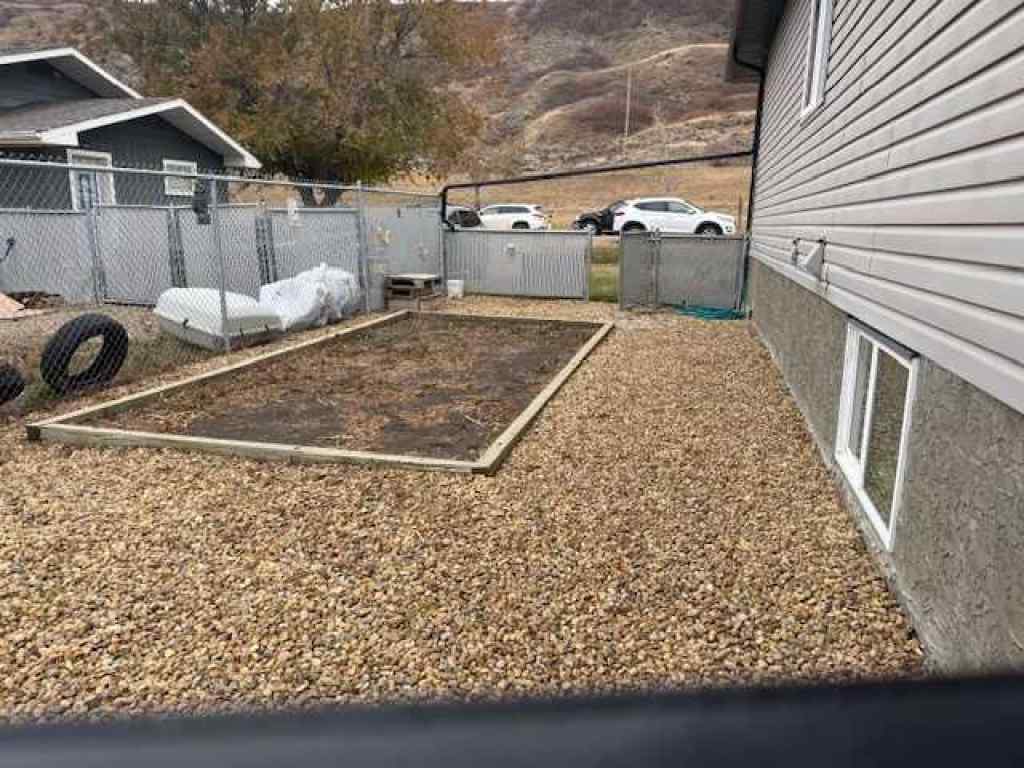 MLS® A2265600 - 656 Hunter Drive  in Nacmine Drumheller, Residential