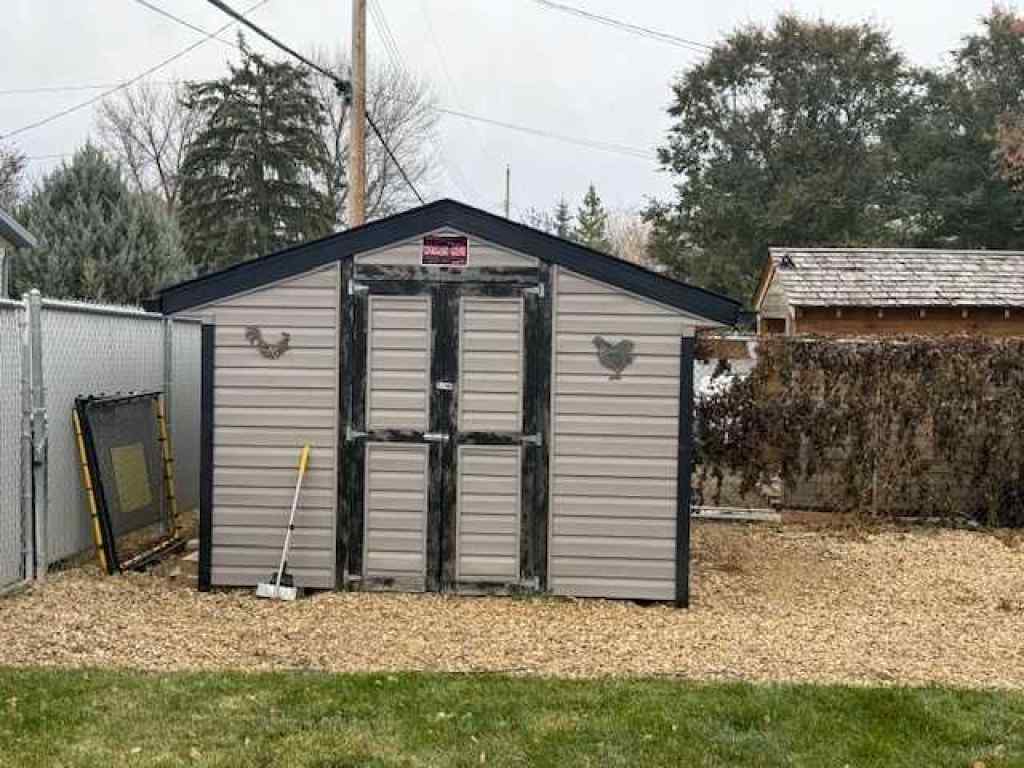 MLS® A2265600 - 656 Hunter Drive  in Nacmine Drumheller, Residential