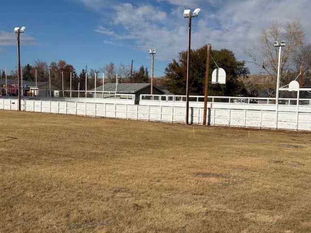 MLS® A2265600 - 656 Hunter Drive  in Nacmine Drumheller, Residential