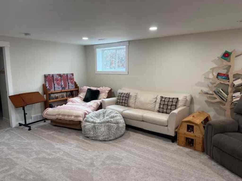 MLS® A2265600 - 656 Hunter Drive  in Nacmine Drumheller, Residential