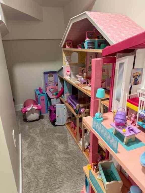 MLS® A2265600 - 656 Hunter Drive  in Nacmine Drumheller, Residential