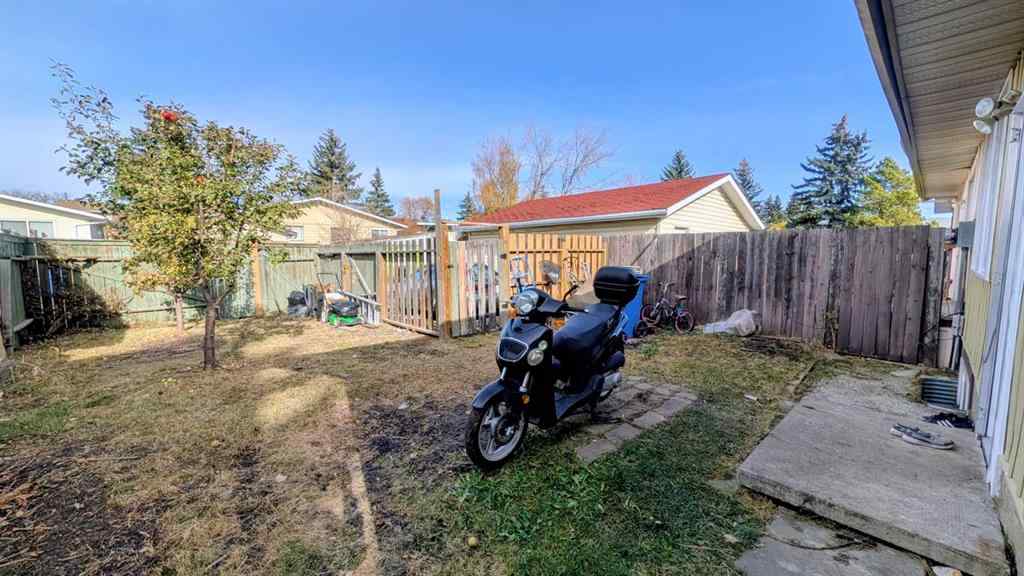 MLS® A2265611 - 430 Pinehill Road NE in Pineridge Calgary, Residential