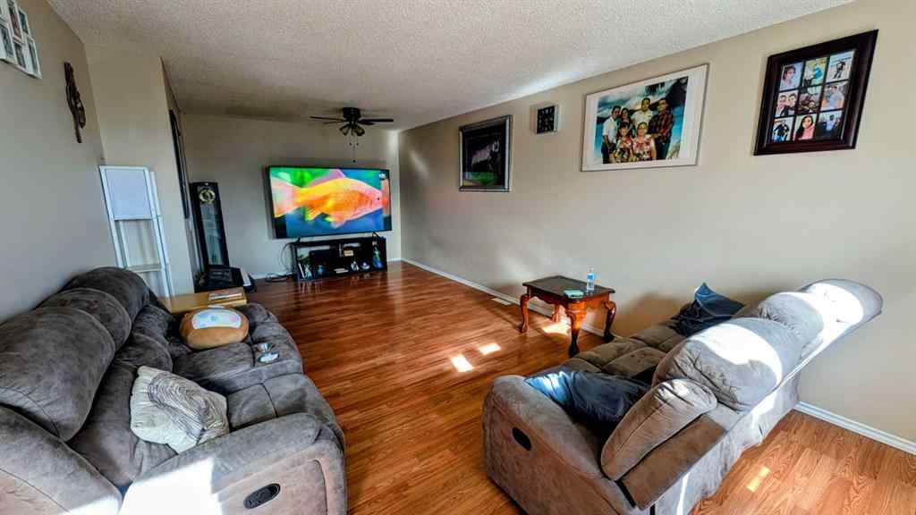 MLS® A2265611 - 430 Pinehill Road NE in Pineridge Calgary, Residential