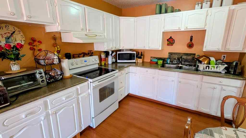 MLS® A2265611 - 430 Pinehill Road NE in Pineridge Calgary, Residential