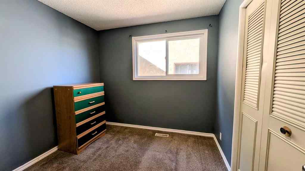 MLS® A2265611 - 430 Pinehill Road NE in Pineridge Calgary, Residential