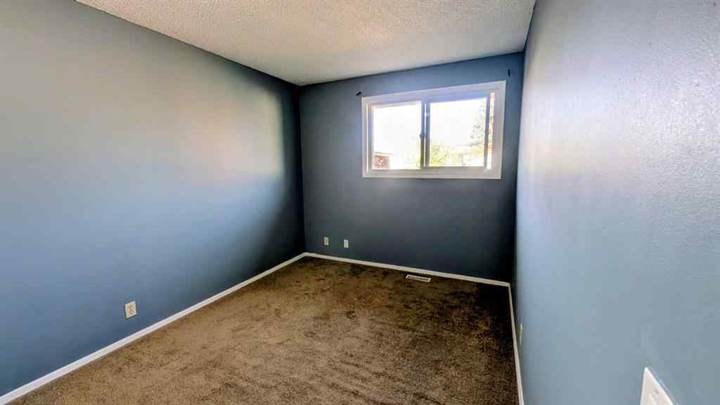 MLS® A2265611 - 430 Pinehill Road NE in Pineridge Calgary, Residential