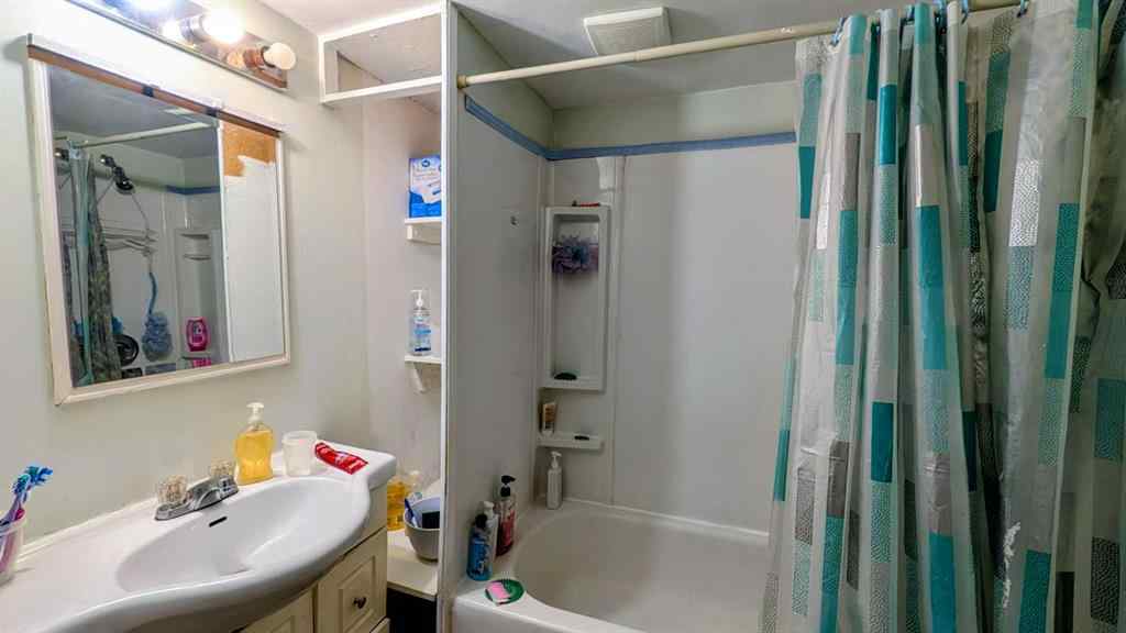 MLS® A2265611 - 430 Pinehill Road NE in Pineridge Calgary, Residential