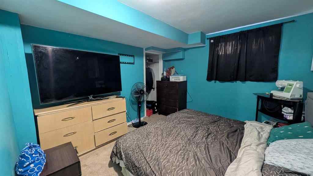 MLS® A2265611 - 430 Pinehill Road NE in Pineridge Calgary, Residential