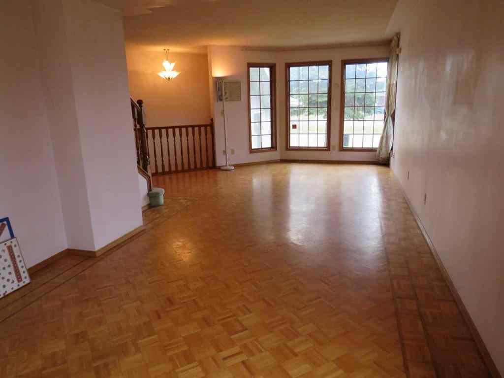 MLS® A2265616 - 63 La Valencia Gardens NE in Monterey Park Calgary, Residential