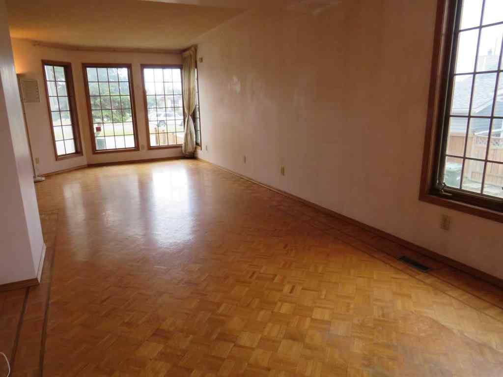 MLS® A2265616 - 63 La Valencia Gardens NE in Monterey Park Calgary, Residential