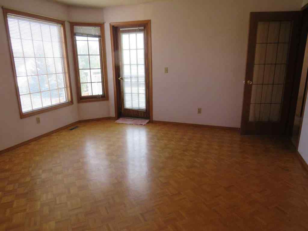 MLS® A2265616 - 63 La Valencia Gardens NE in Monterey Park Calgary, Residential