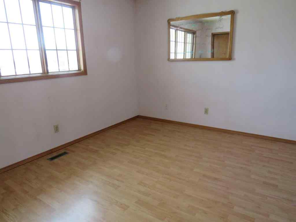 MLS® A2265616 - 63 La Valencia Gardens NE in Monterey Park Calgary, Residential