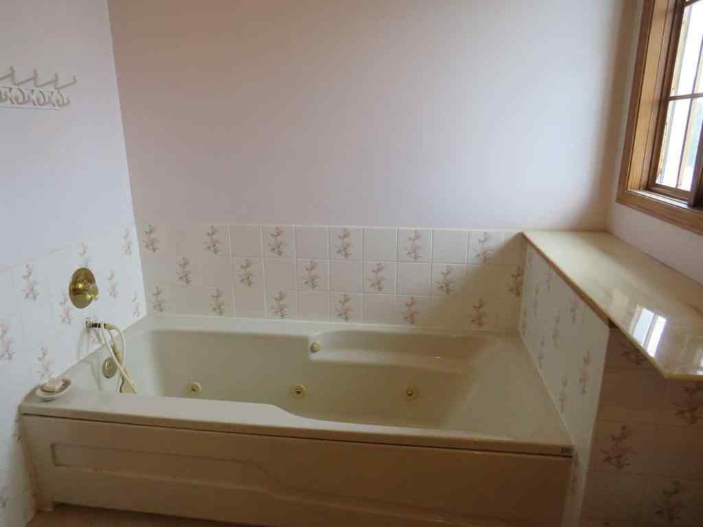 MLS® A2265616 - 63 La Valencia Gardens NE in Monterey Park Calgary, Residential