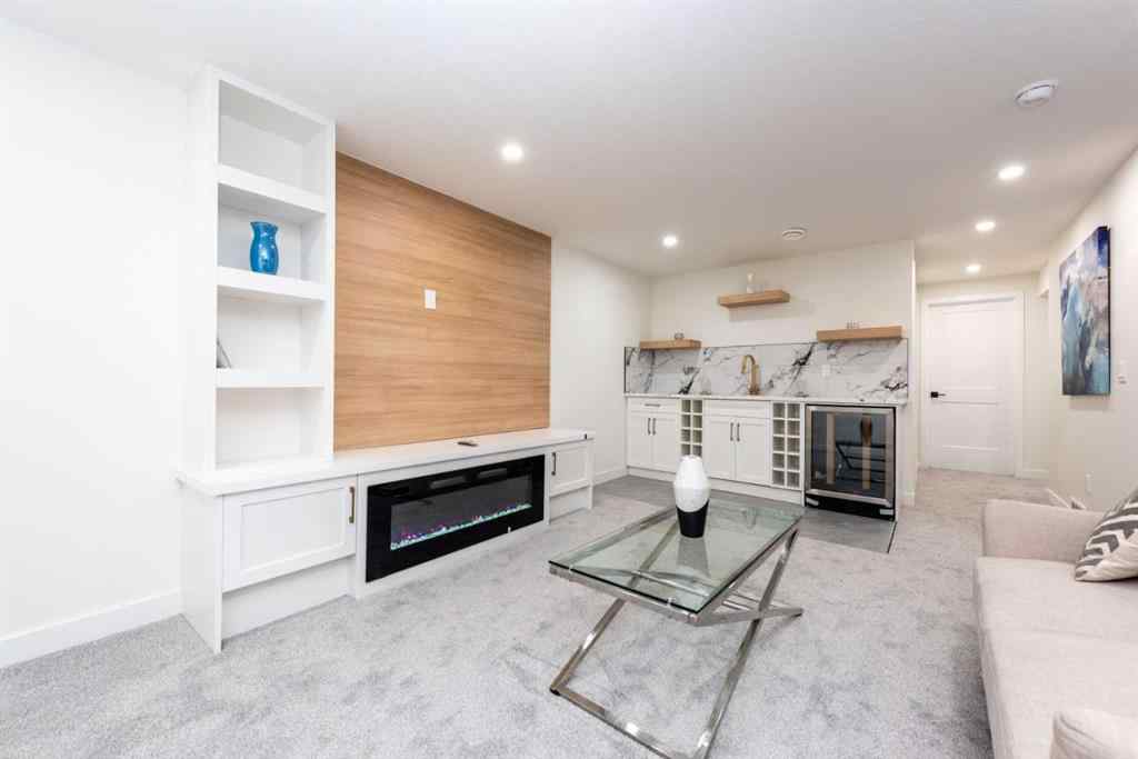 MLS® A2265620 - 152 Southampthon Drive SW in Southwood Calgary, Residential