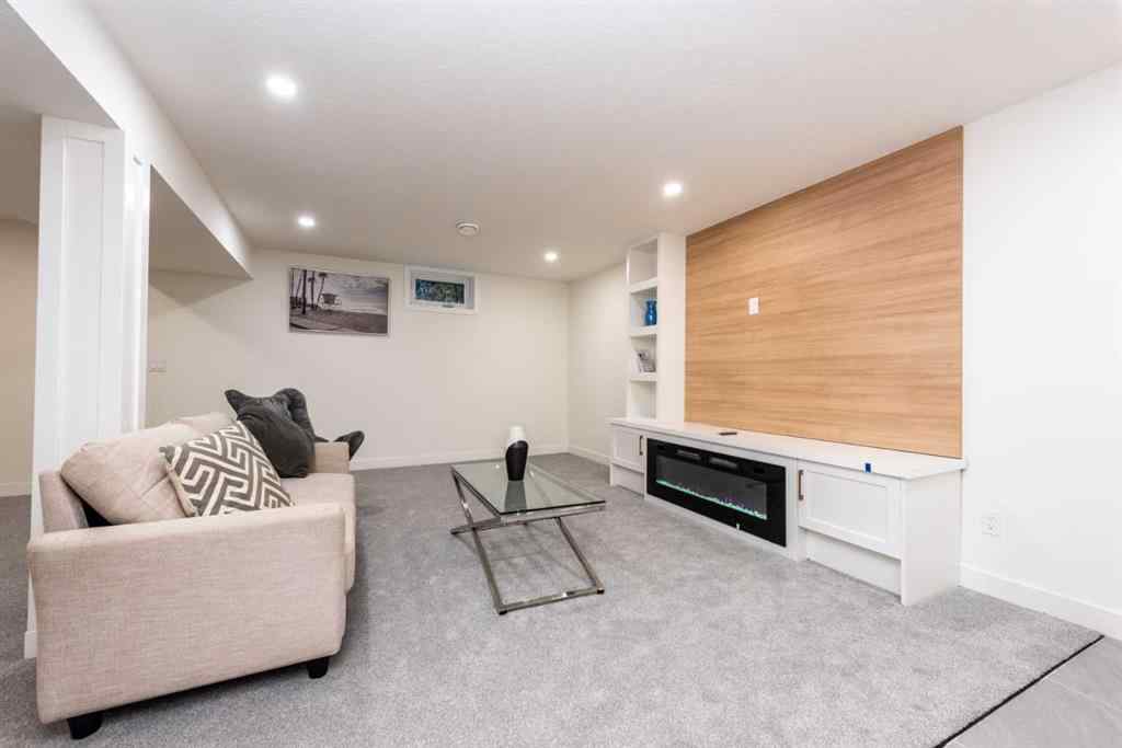 MLS® A2265620 - 152 Southampthon Drive SW in Southwood Calgary, Residential