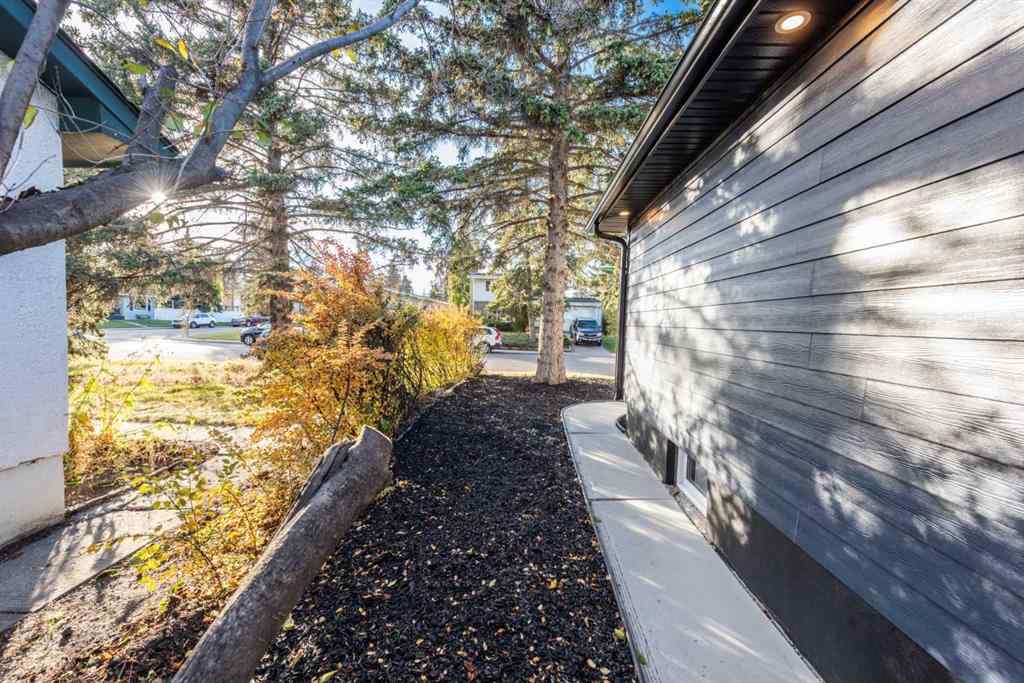 MLS® A2265620 - 152 Southampthon Drive SW in Southwood Calgary, Residential