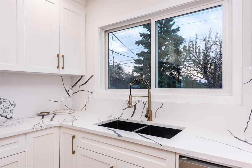 MLS® A2265620 - 152 Southampthon Drive SW in Southwood Calgary, Residential