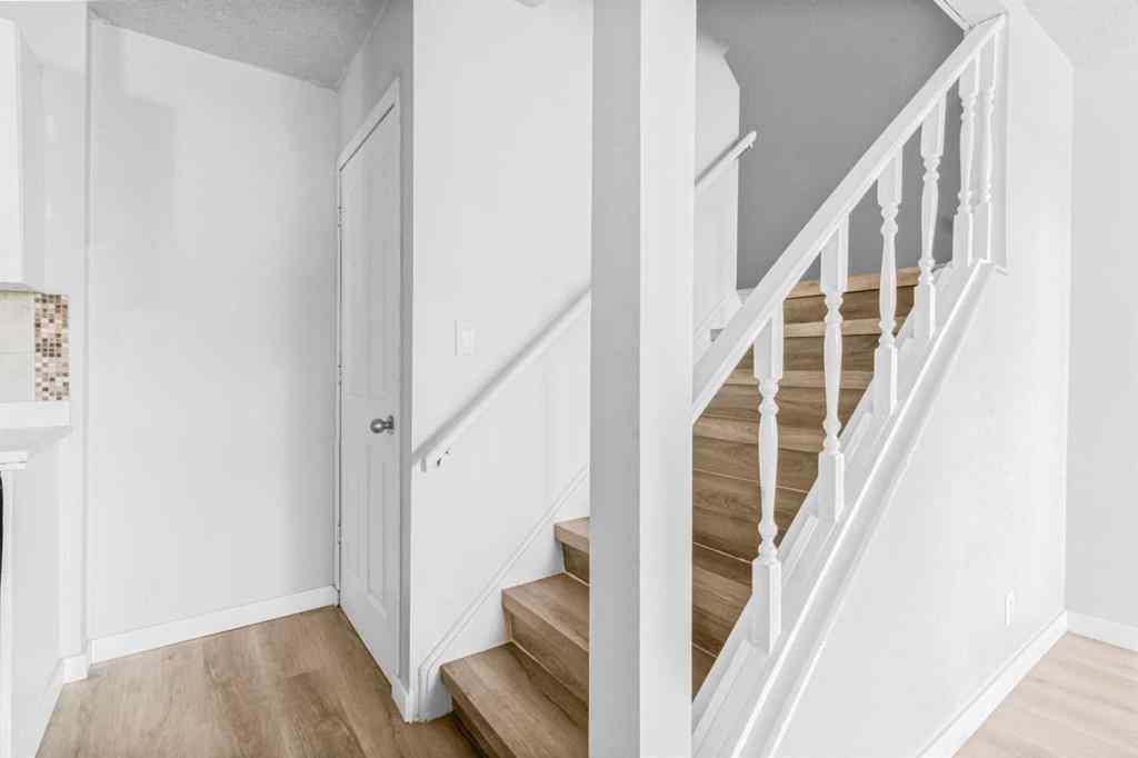 MLS® A2265636 - 7 Doverdale Mews SE in Dover Calgary, Residential