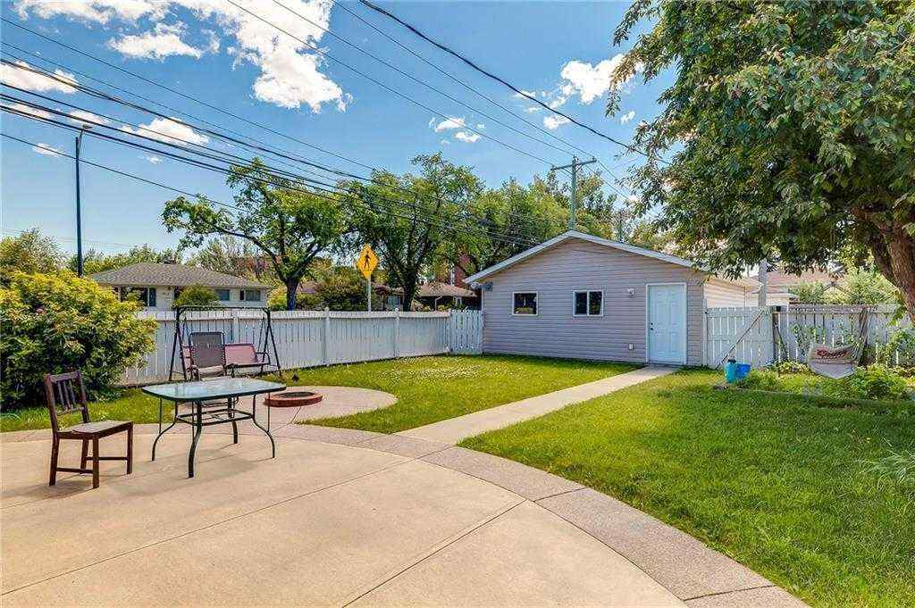 MLS® A2265644 - 639 18 Avenue NE in Winston Heights/Mountview Calgary, Residential