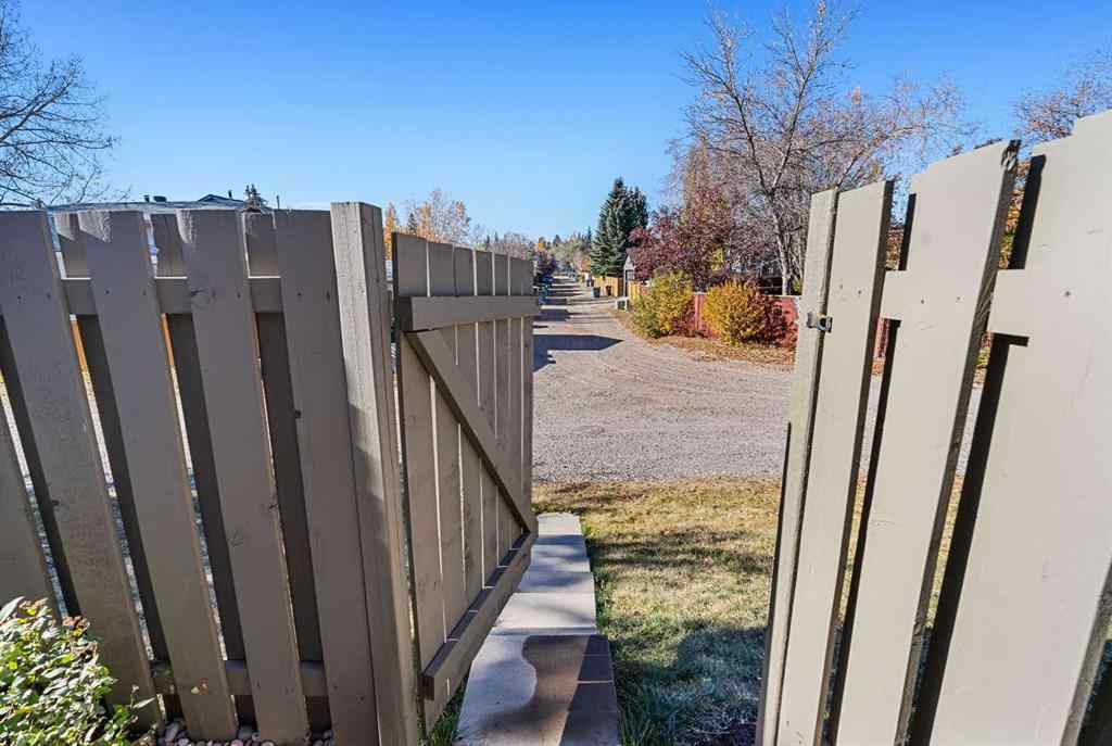 MLS® A2265670 - 151 Woodglen Grove SW in Woodbine Calgary, Residential