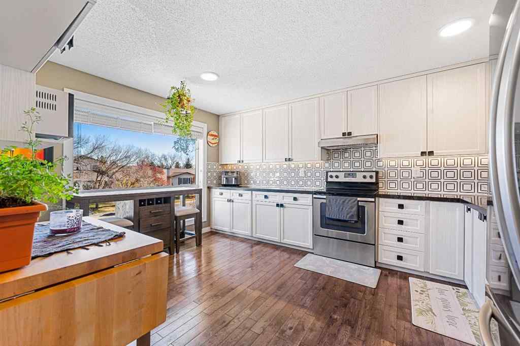 MLS® A2265670 - 151 Woodglen Grove SW in Woodbine Calgary, Residential