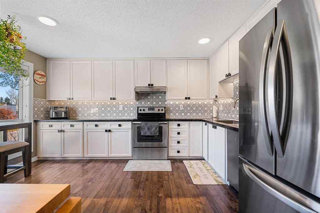 MLS® A2265670 - 151 Woodglen Grove SW in Woodbine Calgary, Residential