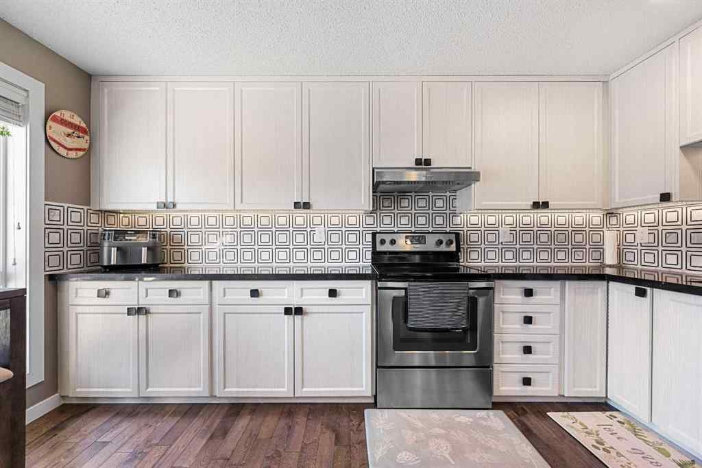 MLS® A2265670 - 151 Woodglen Grove SW in Woodbine Calgary, Residential