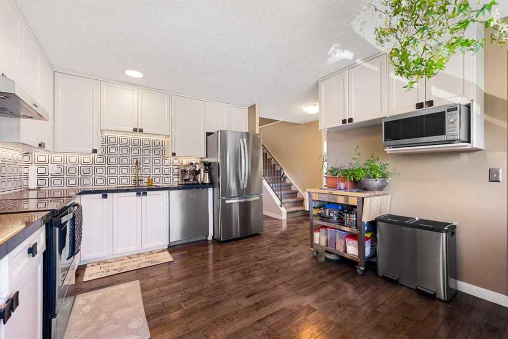 MLS® A2265670 - 151 Woodglen Grove SW in Woodbine Calgary, Residential