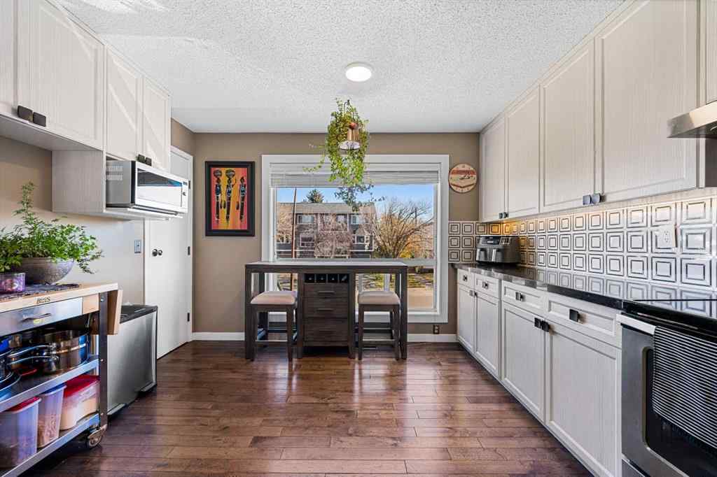 MLS® A2265670 - 151 Woodglen Grove SW in Woodbine Calgary, Residential